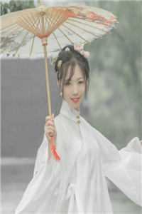 梨花雨落